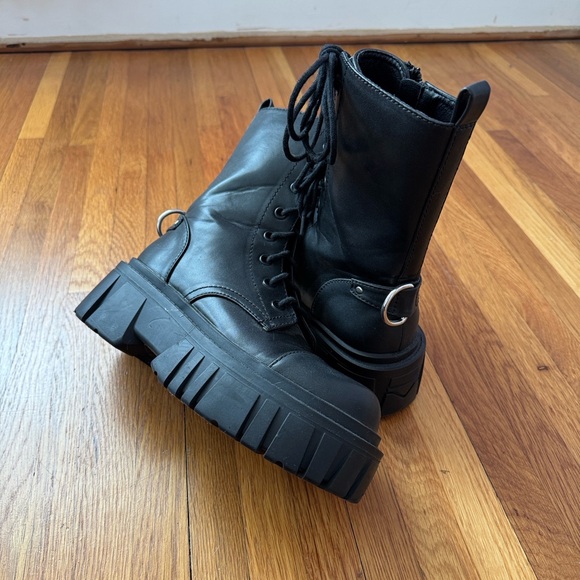 Current Mood ‘Everyone’s A Critic’ Black zipper Combat Boots 8 - Picture 11 of 12
